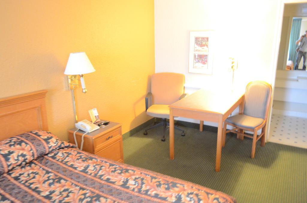 America'S Inn Houston/Stafford /Sugarland Bilik gambar